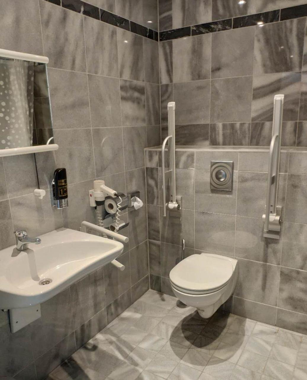 Seehotel Luisenhof Falkenhagen  Luaran gambar